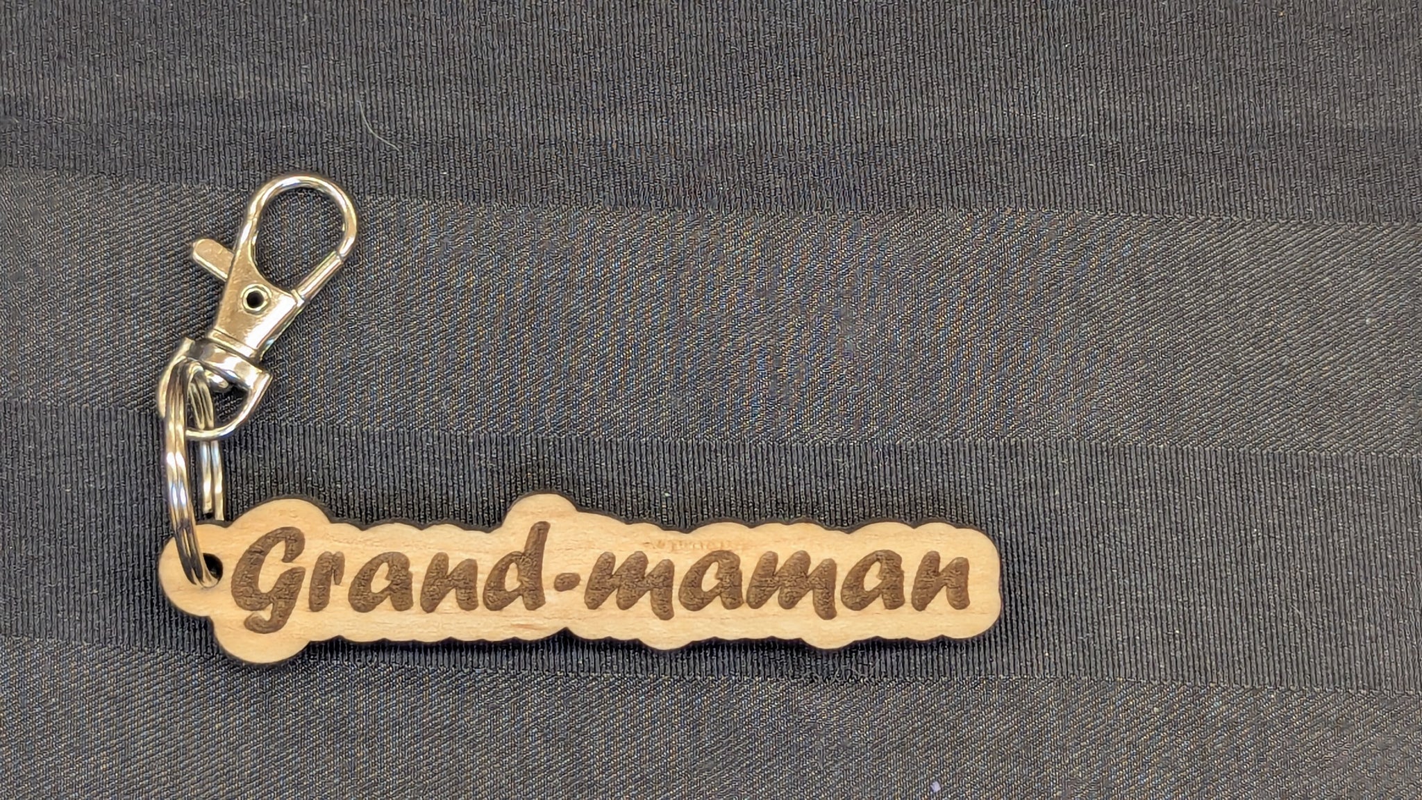 Grand-maman - Wooden Keychain with Metal Clasp